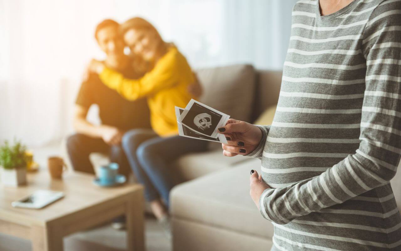 Surrogacy - Pregnant woman and couple