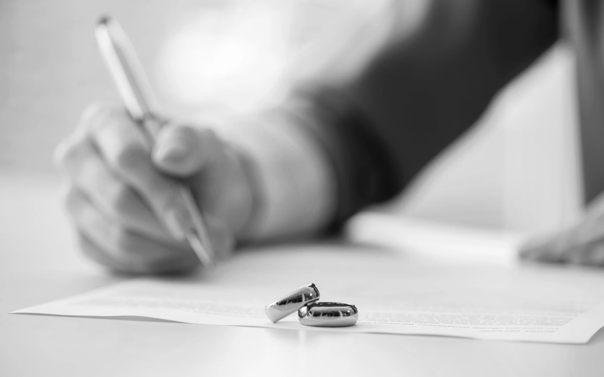 Pre-nuptial and <br></noscript>Post-nuptial Agreements